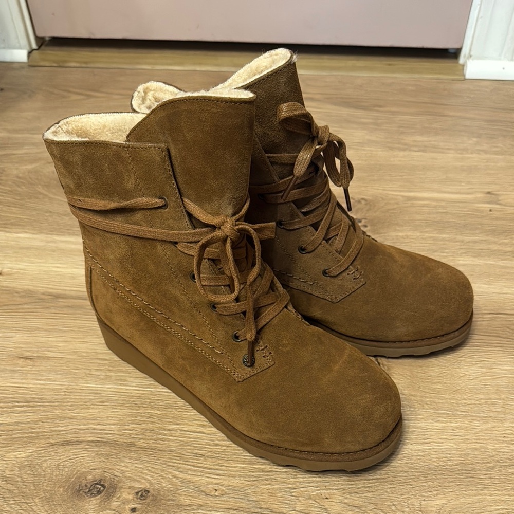 Bearpaw Suede Women's Boots